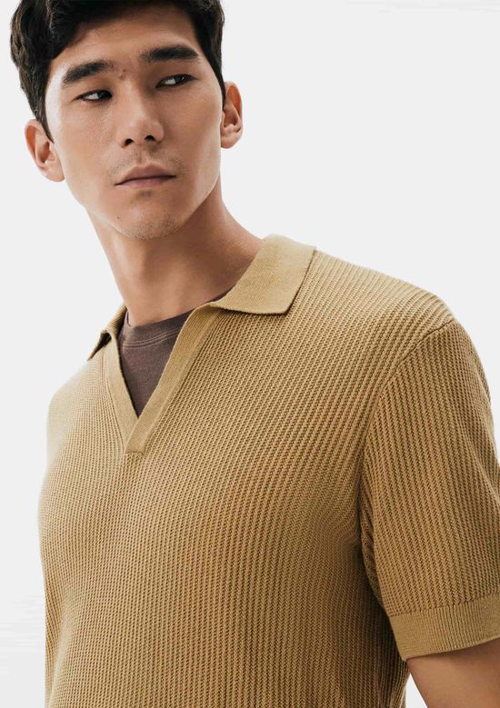 Foto do produto: Polo Masculina Decote V em Tricô - Caqui