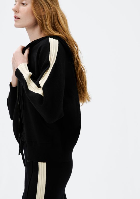 Foto do produto: Jaqueta feminina em Tricô com Capuz - Preto