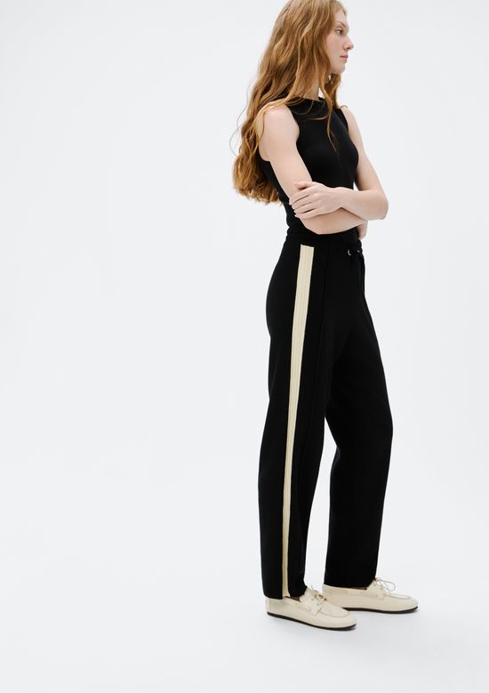 Foto do produto: Calça Feminina Reta em Tricô com Listras Laterais - Preto