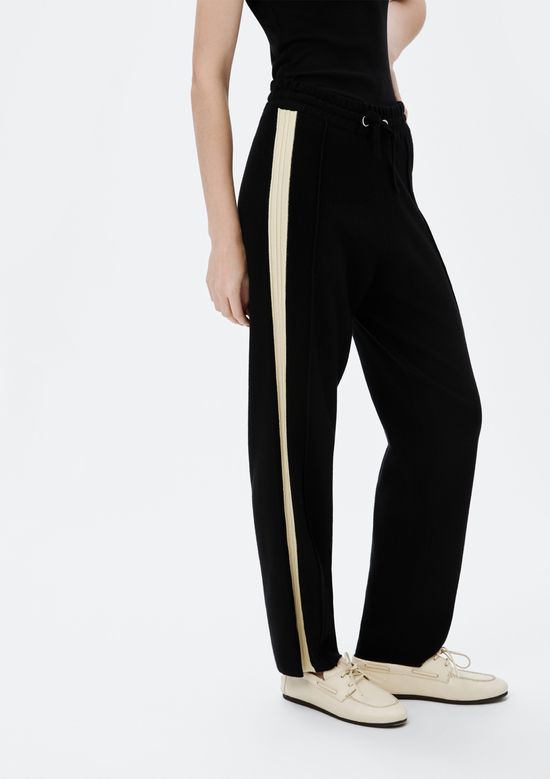 Foto do produto: Calça Feminina Reta em Tricô com Listras Laterais - Preto