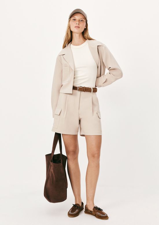 Foto do produto: Bermuda Feminina Em Alfaiataria Sarjada - Bege