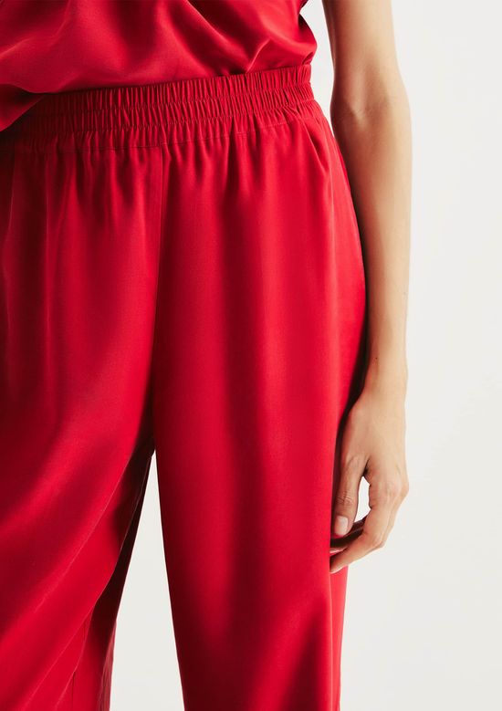 Foto do produto: Calça Feminina Reta Em Peach Touch - Vermelho