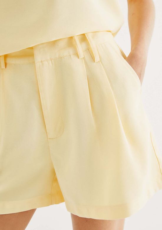 Foto do produto: Shorts Feminino Em Alfaiataria Peach Touch - Amarelo