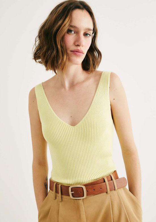 Foto do produto: Regata Feminina Decote V Em Tricô Leve - Amarelo