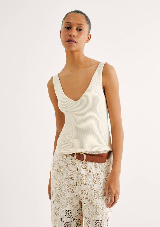 Foto do produto: Regata Feminina Decote V Em Tricô Leve - Off white