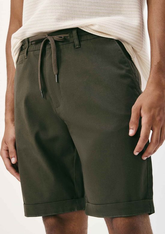 Foto do produto: Bermuda Básica Masculina Em Sarja Com Elastano - Verde
