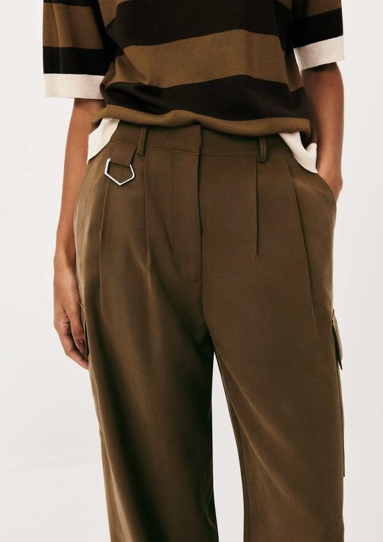 Foto do produto: Calça Feminina Reta Em Peach Touch - Verde