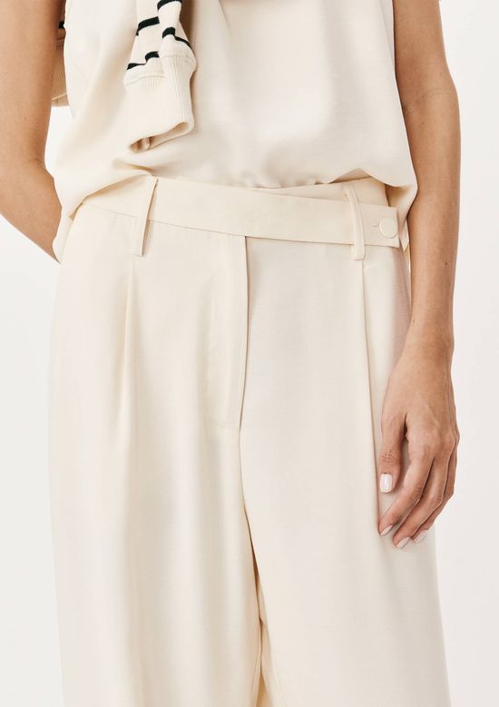 Foto do produto: Calça Feminina Reta Cintura Alta Peach Touch - Off white