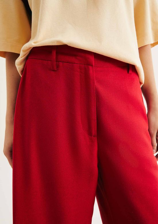 Foto do produto: Calça Feminina Reta Em Tecido Rústico - Vermelho