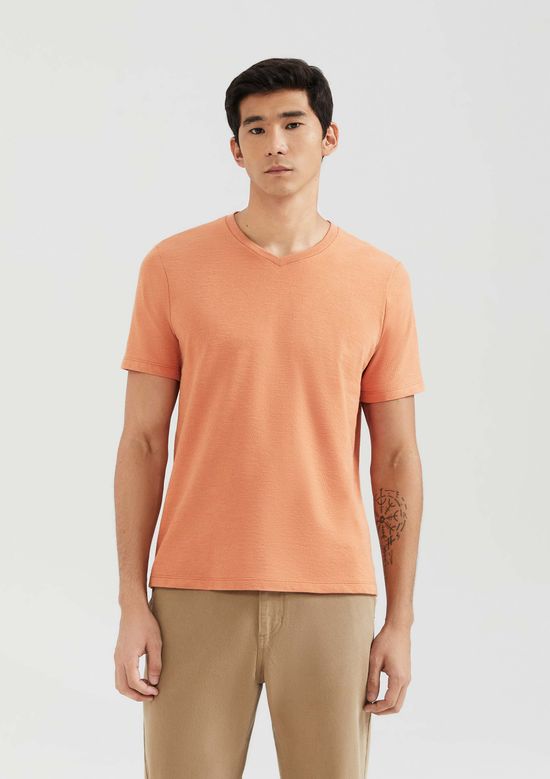 Foto do produto: Camiseta Básica Masculina Slim Gola V Em Malha Flamê - Marrom