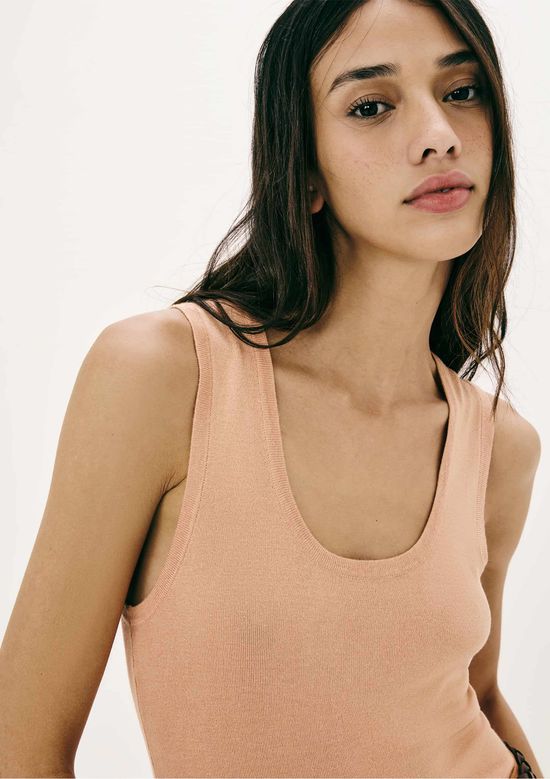 Foto do produto: Regata Feminina Slim Decote U Em Tricô De Viscose - Salmão