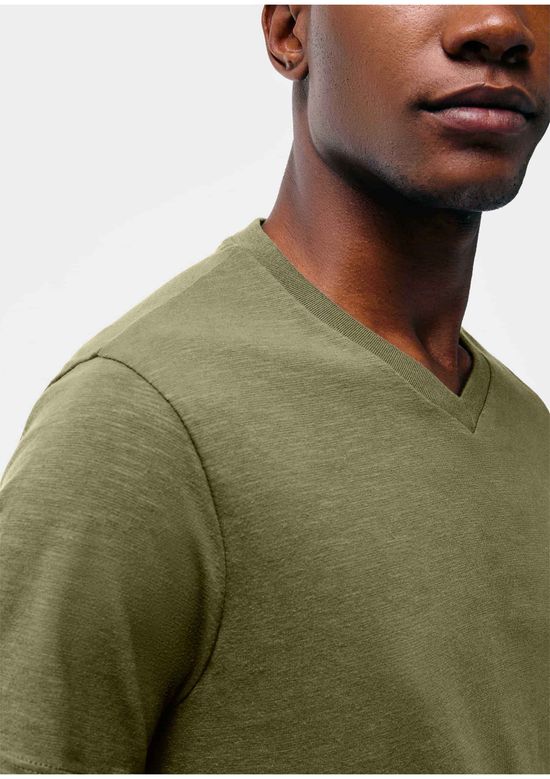 Foto do produto: Camiseta Básica Masculina Slim Gola V Em Malha Flamê - Verde