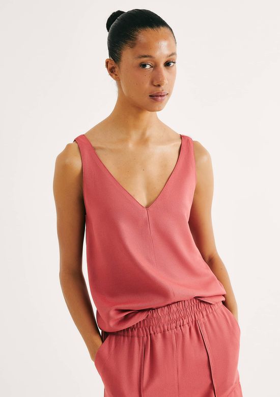 Foto do produto: Regata Feminina Decote V Em Tecido Creponado - Vermelho