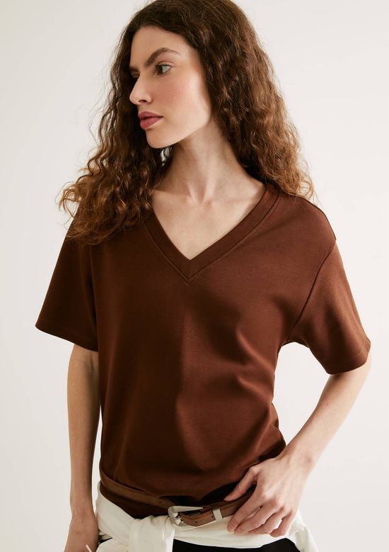Foto do produto: Camiseta Feminina Oversized Decote V Em Malha Interlock - Marrom