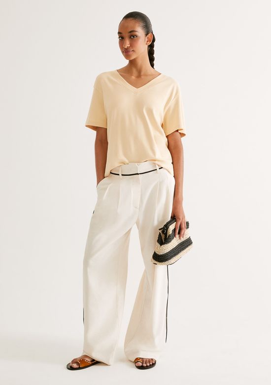 Foto do produto: Camiseta Feminina Oversized Decote V Em Malha Interlock - Amarelo