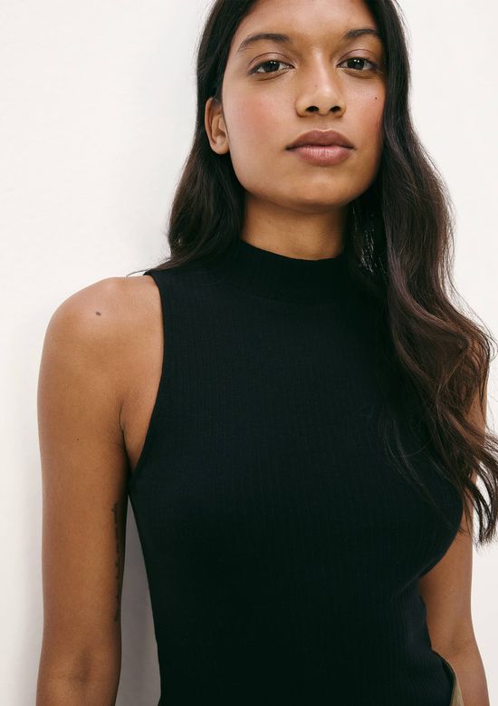 Foto do produto: Regata Básica Feminina Gola Alta Em Ribana Canelada - Preto