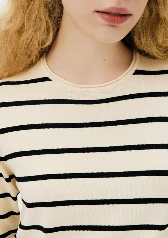 Foto do produto: Blusa Feminina Manga Curta Em Tricô Fio Tinto - Off white