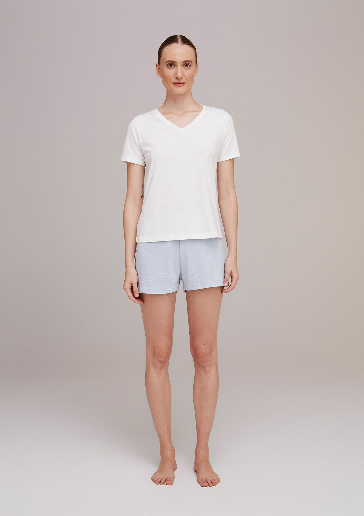 Pijama Curto Feminino Com Decote V - Off White Menor preço em Pijama Curto Feminino Com Decote V - Off White