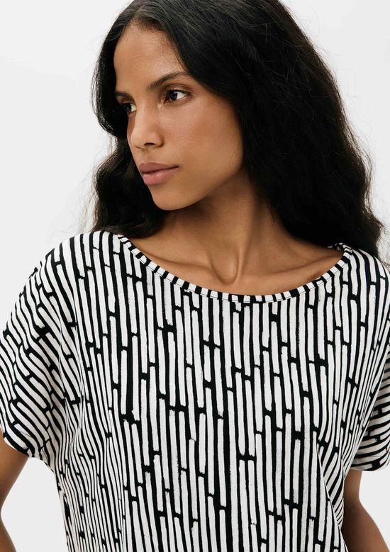 Foto do produto: Blusa Feminina Manga Curta Estampada - Preto