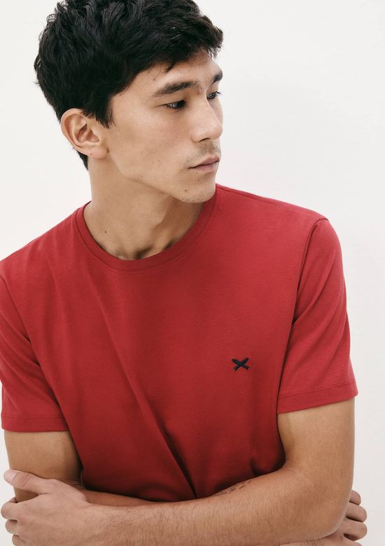 Foto do produto: Camiseta Básica Masculina World Com Bordado - Vermelho