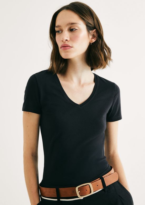 Foto do produto: Blusa Básica Feminina Slim Decote V - Preto