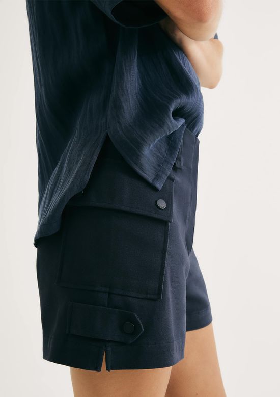 Foto do produto: Shorts Feminino Evasê Em Gabardine - Azul