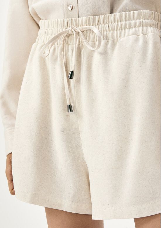 Foto do produto: Shorts Feminino Evasê Com Linho - Natural