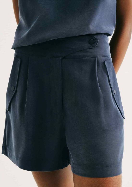 Foto do produto: Shorts Feminino Com Pregas Em Alfaiataria - Azul