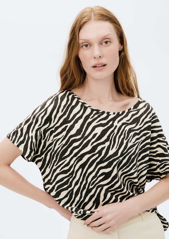 Foto do produto: Blusa Feminina Manga Curta Estampada - Off white