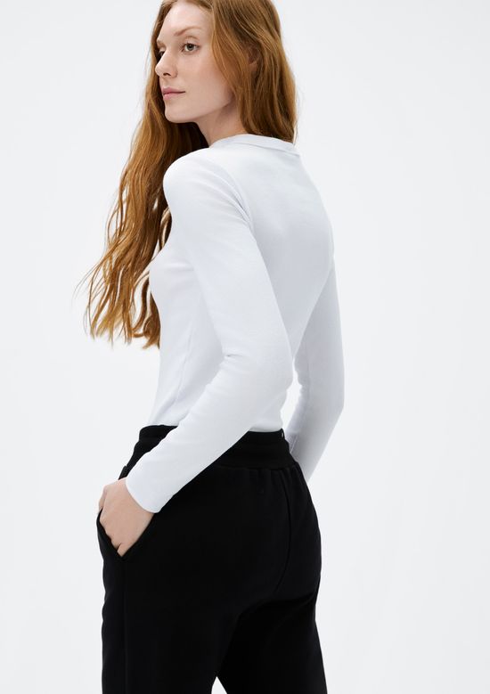 Foto do produto: Blusa Feminina Manga Longa Slim Em Ribana - Branco