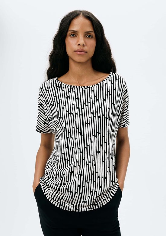 Foto do produto: Blusa Feminina Manga Curta Estampada - Preto