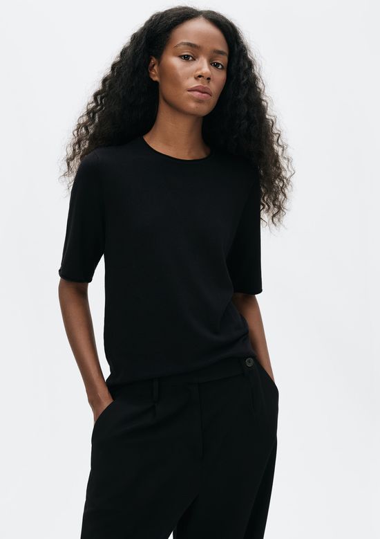 Foto do produto: Blusa Feminina Manga Curta Em Tricô Leve - Preto