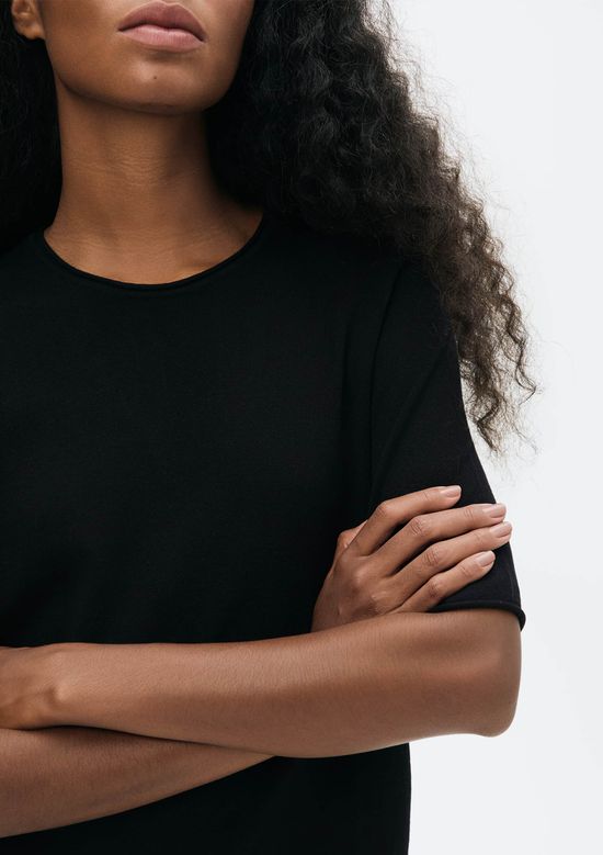 Foto do produto: Blusa Feminina Manga Curta Em Tricô Leve - Preto