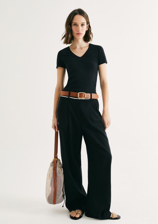 Foto do produto: Blusa Básica Feminina Slim Decote V - Preto