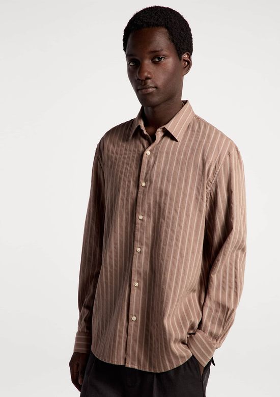 Foto do produto: Camisa Masculina Comfort Listrada - Marrom