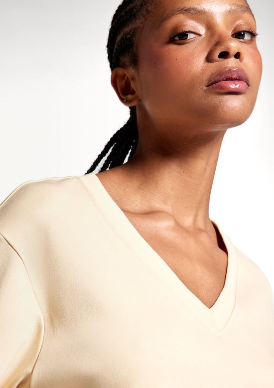 Foto do produto: Camiseta Feminina Oversized Decote V Em Malha Interlock - Amarelo