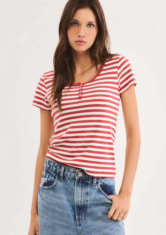 Foto do produto: Blusa Feminina Listrada Em Malha Binada Com Botões - Vermelho