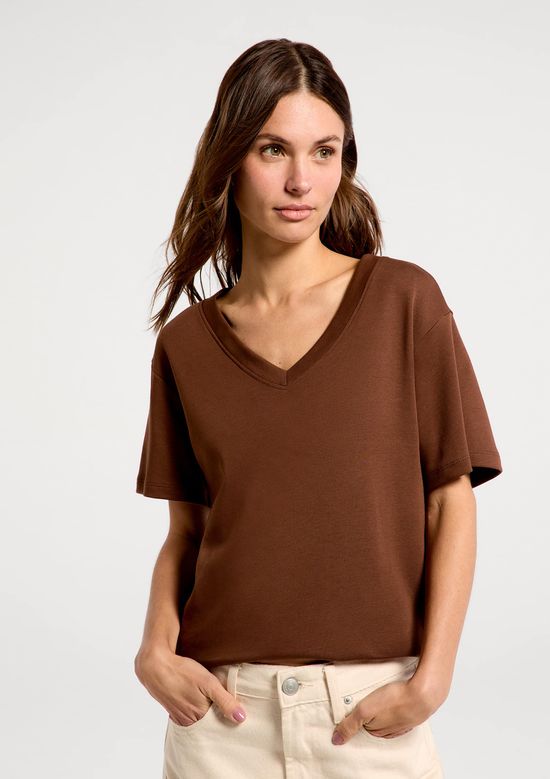 Foto do produto: Camiseta Feminina Oversized Decote V Em Malha Interlock - Marrom