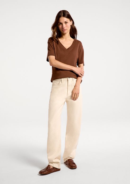 Foto do produto: Camiseta Feminina Oversized Decote V Em Malha Interlock - Marrom