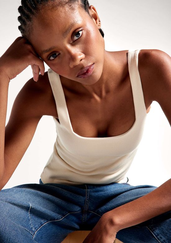 Foto do produto: Regata Feminina Decote Quadrado Em Malha Premium - Off white