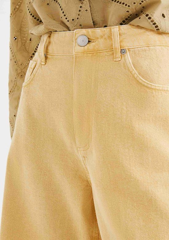 Foto do produto: Bermuda Feminina Cintura Média Em Sarja - Amarelo