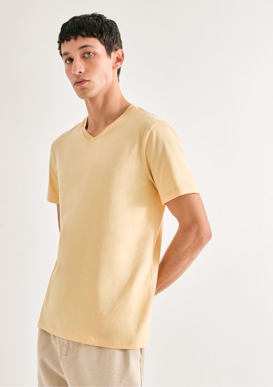 Foto do produto: Camiseta Básica Masculina Slim Gola V Em Malha Flamê - Amarelo