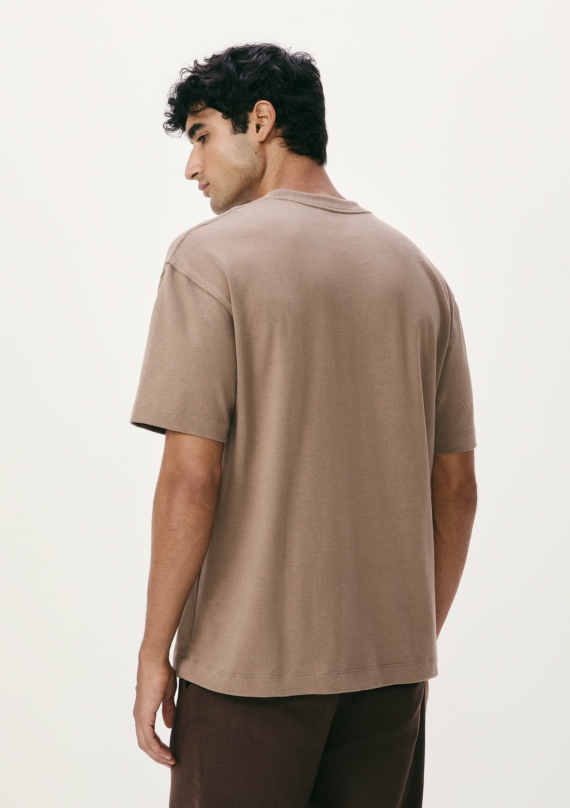Camiseta Unissex Relaxed Manga Curta Com Bordado - Marrom | Hering