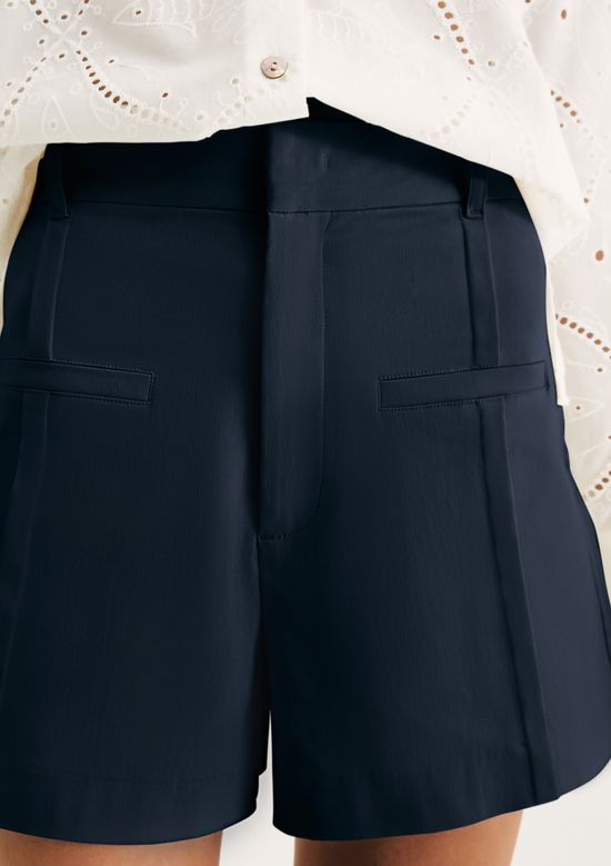 Foto do produto: Shorts Feminino Em Alfaiataria - Azul