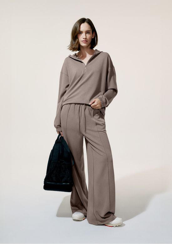 Foto do produto: Blusão Esportivo Feminino Gola Alta Com Zíper - Bege