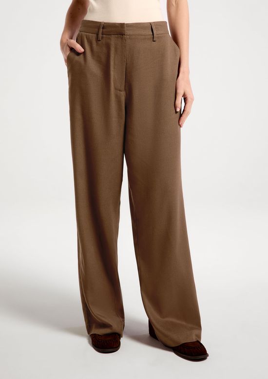 Foto do produto: Calça Feminina Reta Em Tecido Rústico - Verde