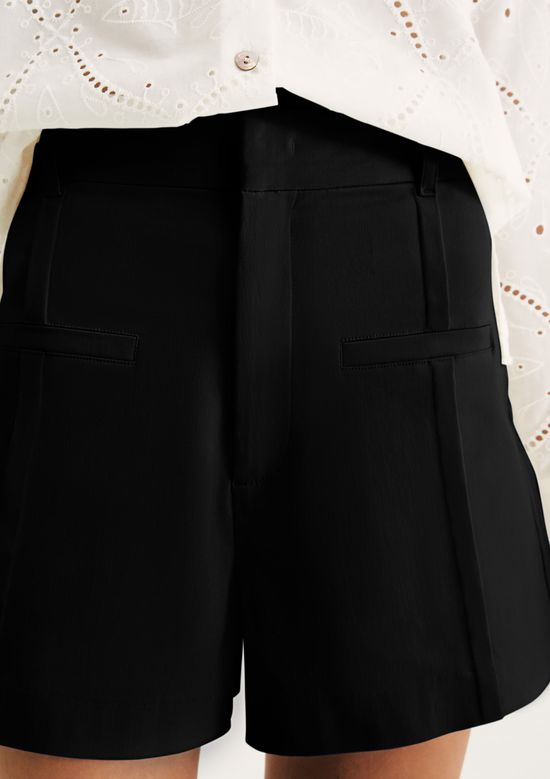 Foto do produto: Shorts Feminino Em Alfaiataria - Preto