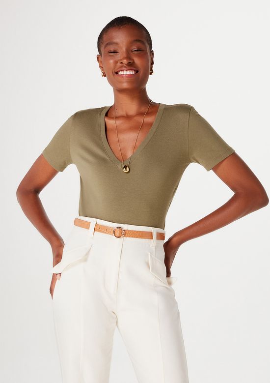 Foto do produto: Blusa Básica Feminina Em Algodão Com Decote V - Verde