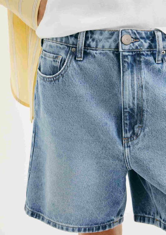 Foto do produto: Bermuda Jeans Feminina Cintura Média - Azul