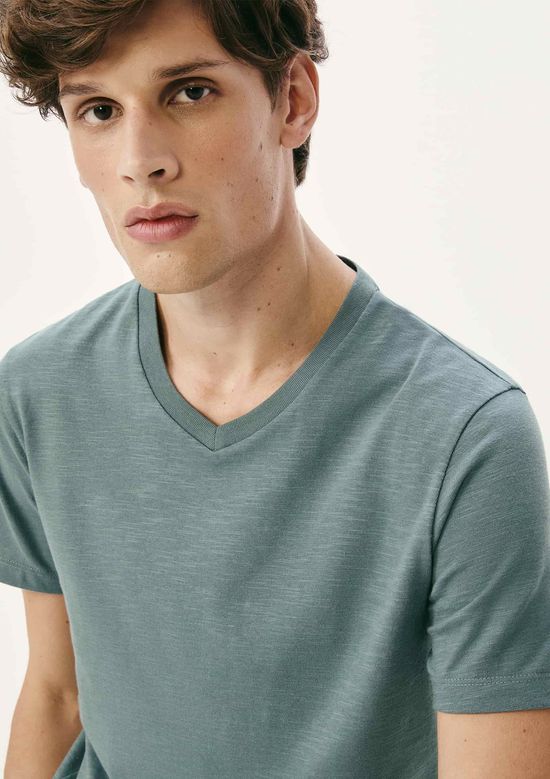 Foto do produto: Camiseta Básica Masculina Slim Gola V Em Malha Flamê - Verde